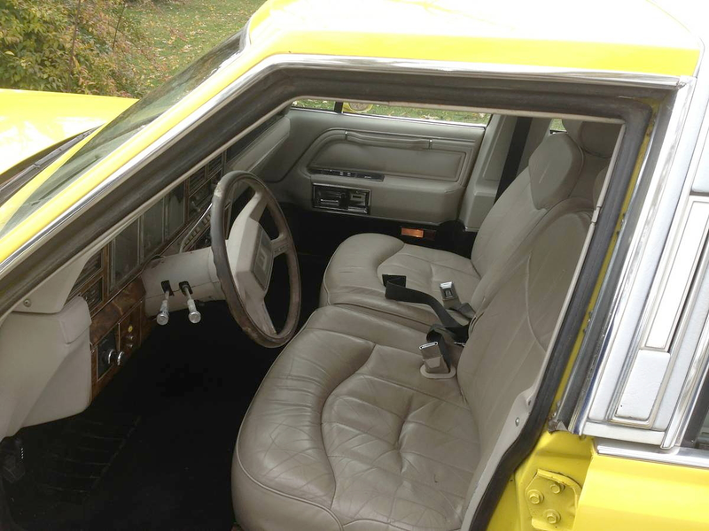 Illustration for article titled For $5,700, Is This 1983 Lincoln Continental Mark VI Pretty Fly?
